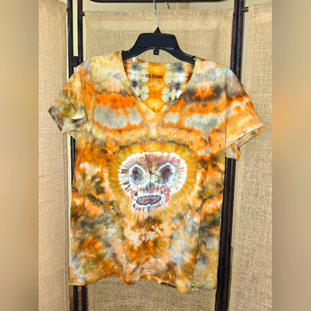 Women's V Neck Gildan Orange Tones Tie-Dye T-Shirt Weird Face Size XL